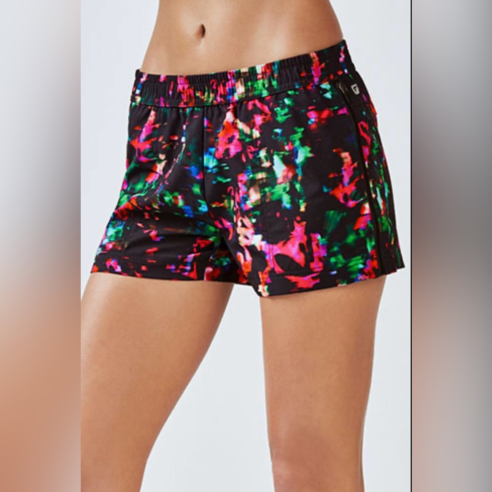 Fabletics Eloise Short - Chroma Print 🖤🩷